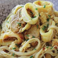 Singapore noodles a delicious low FODMAP recipe
